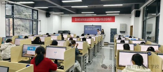 二维码便可将本文分享至朋友圈。实际上